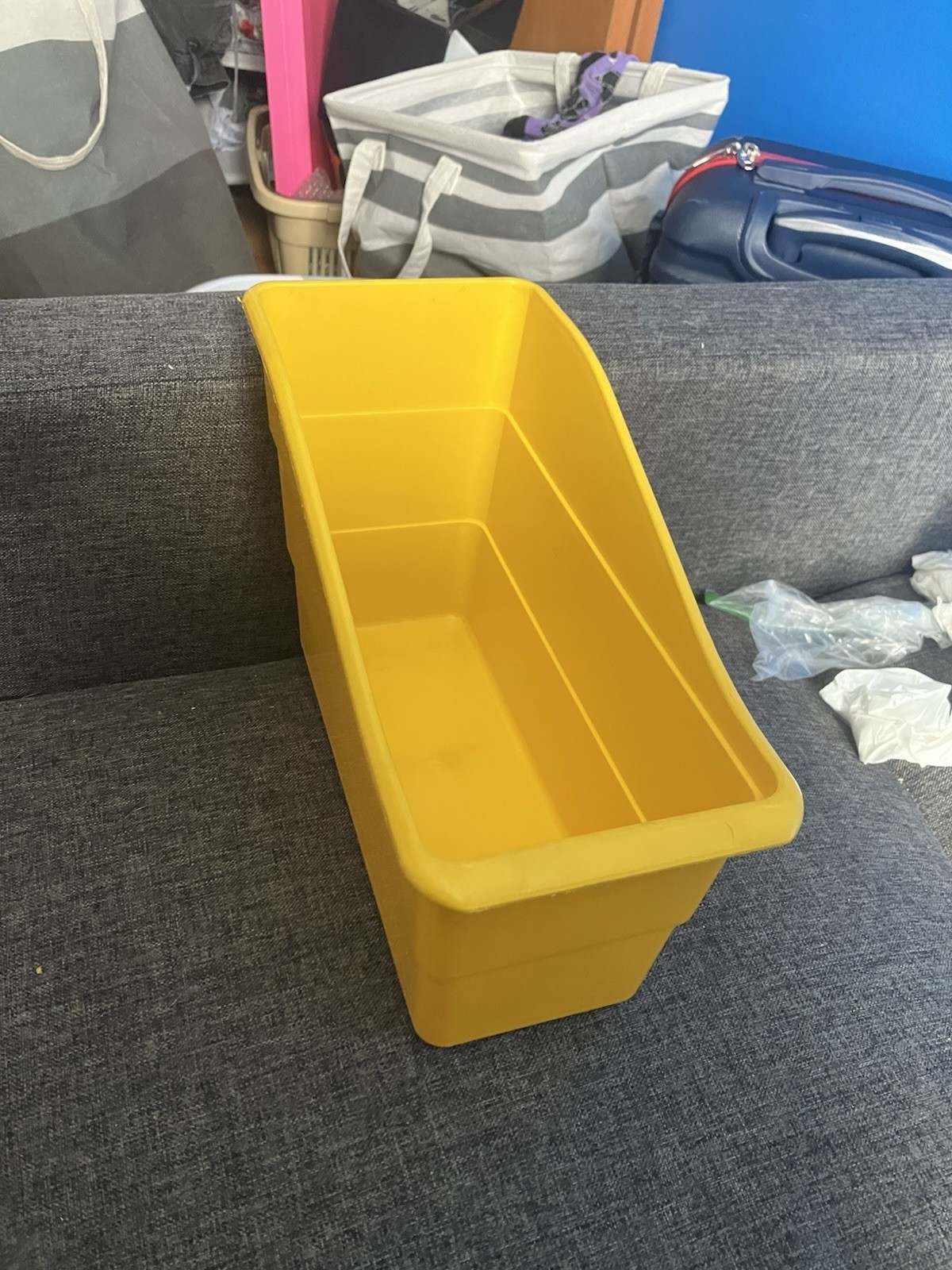 Fun Express Plastic Book Bin – Yellow