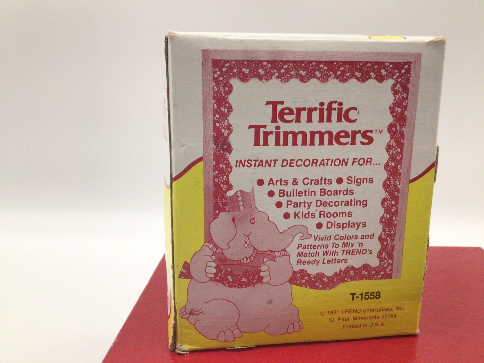 FUN Vintage Trend Terrific Trimmers Patriotic Graphic Craft Party Border Flag