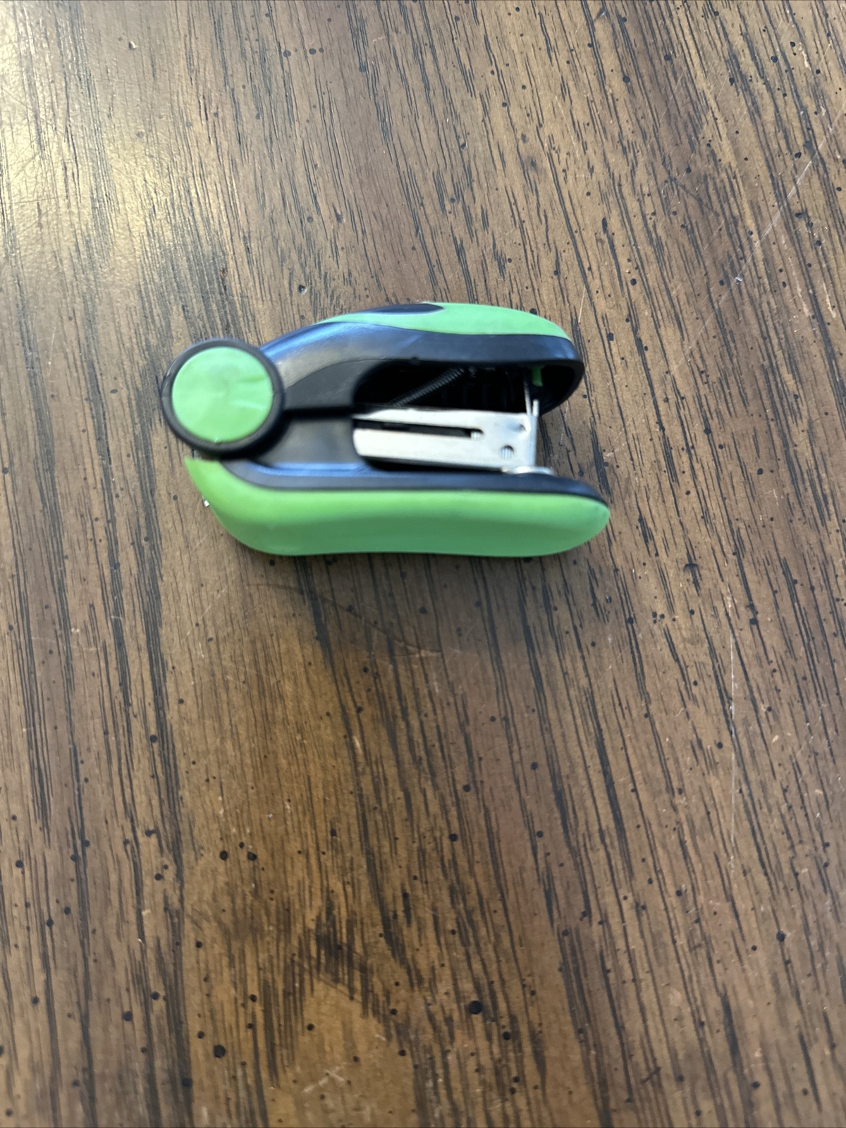 Colorful Mini Staplers, 2.75×1.75×1.25 in. one item green